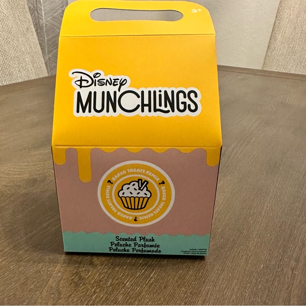 NEW Disney Parks Walt Disney World Munchlings‎ Scented Plush Sealed Box